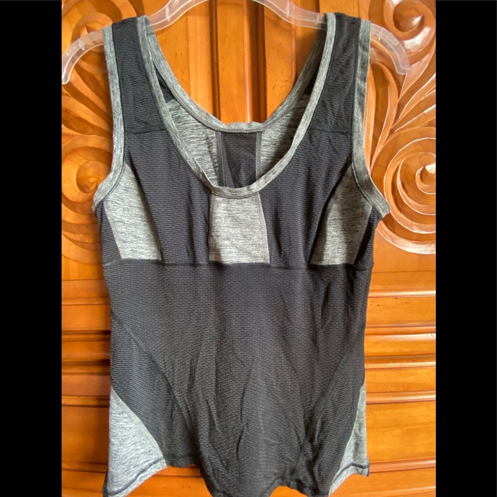 Lululemon black and heather gray tank